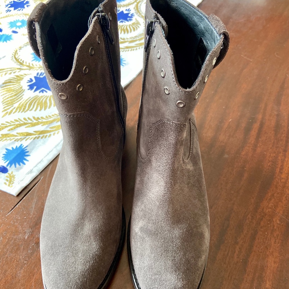 kanna, made in Spain Taupe Suede Boots